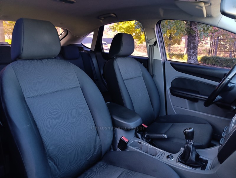 FOCUS 1.6 GLX 8V FLEX 4P MANUAL - 2011 - CAXIAS DO SUL