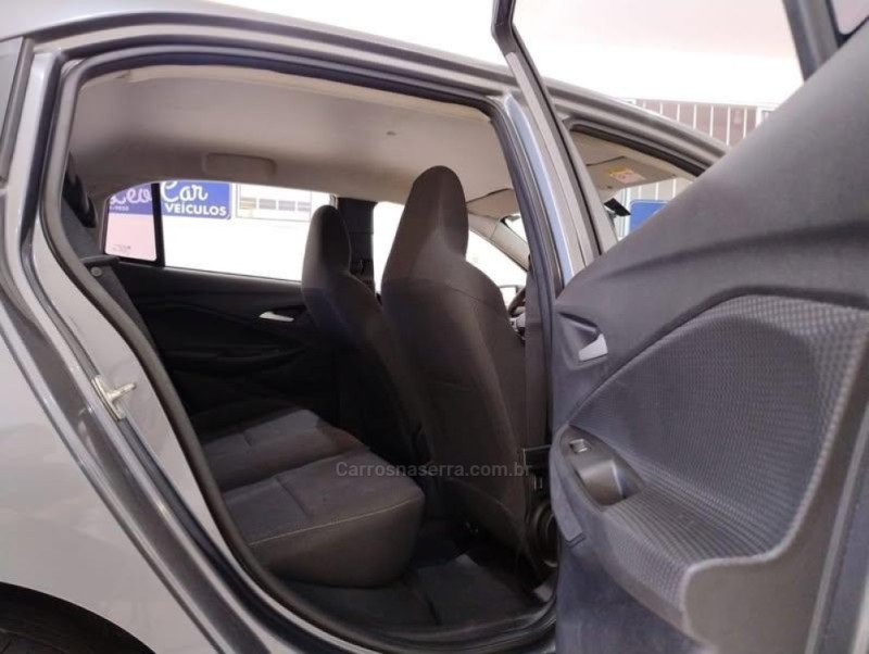 ONIX 1.0 LT 12V FLEX 4P MANUAL - 2023 - VACARIA