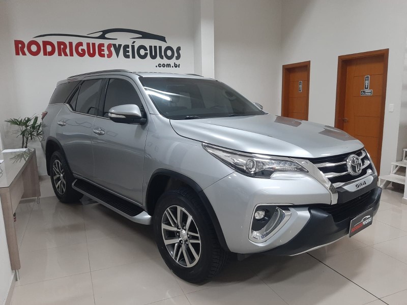 hilux sw4 2.8 srx 4x4 16v turbo intercooler diesel 4p automatico 2018 caxias do sul