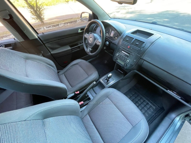 POLO SEDAN 1.6 MI COMFORTLINE 8V FLEX 4P AUTOMATIZADO - 2010 - CAMPO BOM