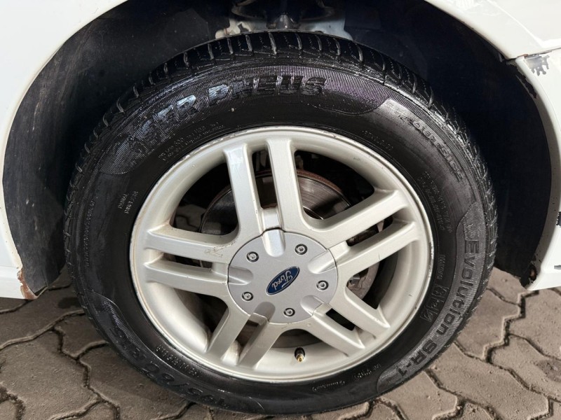 FOCUS 2.0 SE HATCH 16V FLEX 4P AUTO - 2004 - CAXIAS DO SUL