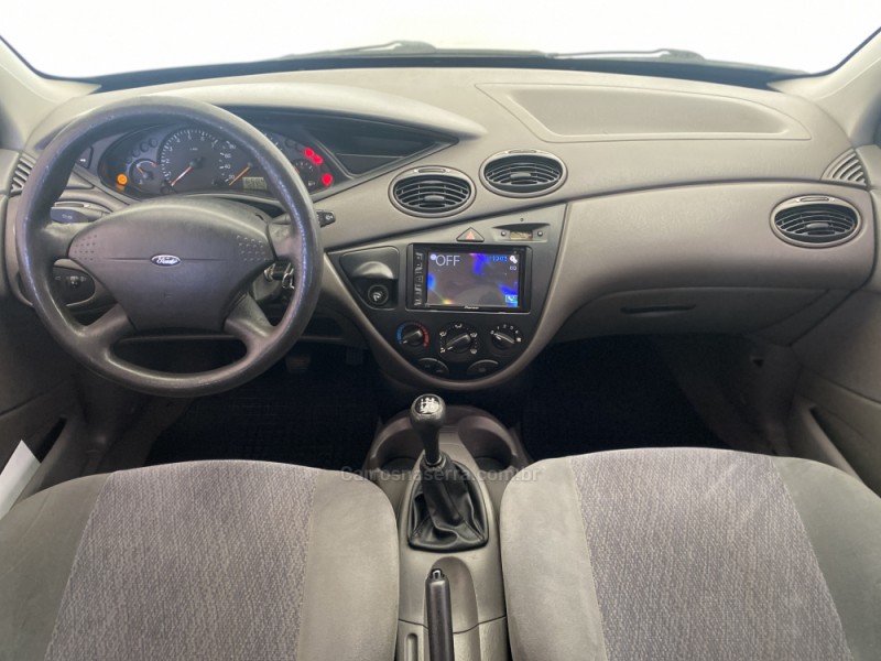 FOCUS 1.8 16V GASOLINA 4P MANUAL - 2001 - CARLOS BARBOSA