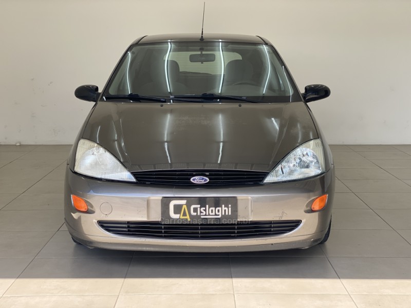 FOCUS 1.8 16V GASOLINA 4P MANUAL - 2001 - CARLOS BARBOSA