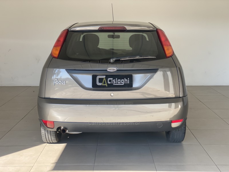 FOCUS 1.8 16V GASOLINA 4P MANUAL - 2001 - CARLOS BARBOSA