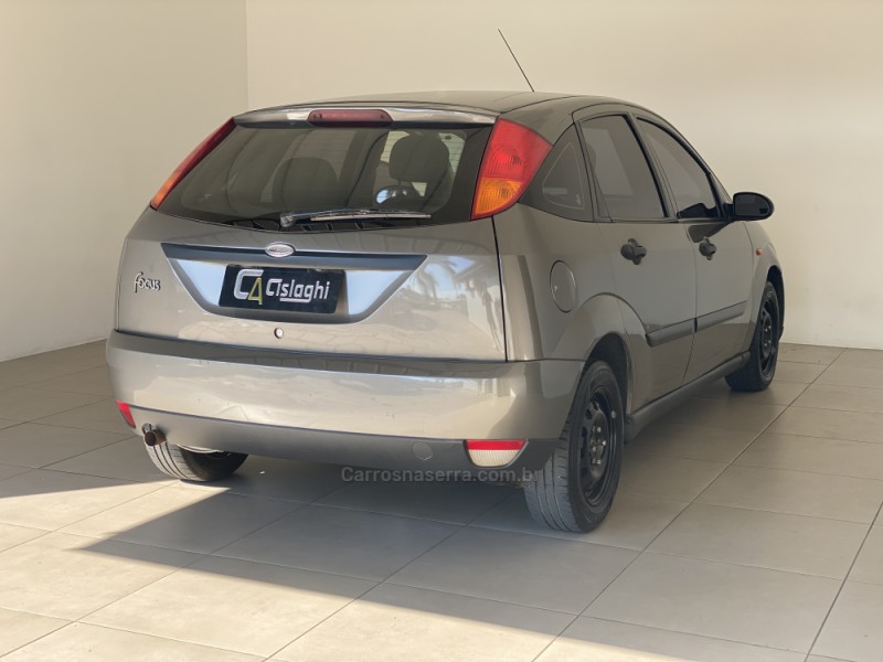FOCUS 1.8 16V GASOLINA 4P MANUAL - 2001 - CARLOS BARBOSA