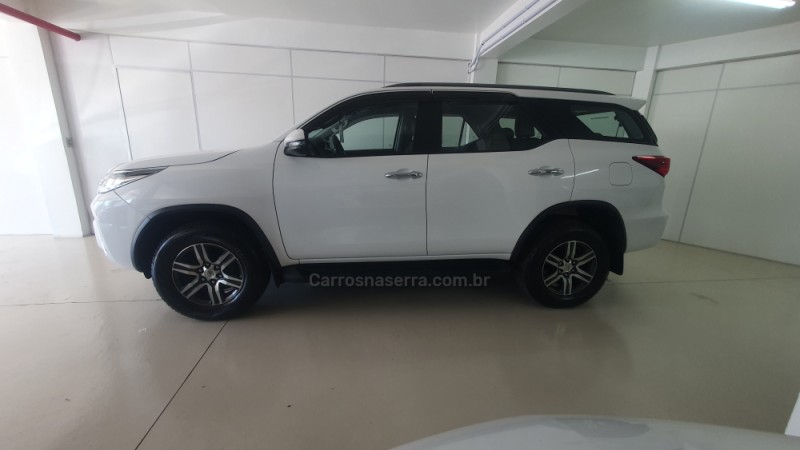 HILUX SW4 2.7 SRV 4X2 16V FLEX 7 LUGARES 4P AUTOMÁTICO - 2018 - ENCANTADO