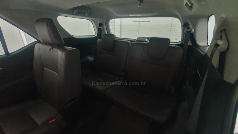 HILUX SW4 2.7 SRV 4X2 16V FLEX 7 LUGARES 4P AUTOMÁTICO - 2018 - ENCANTADO