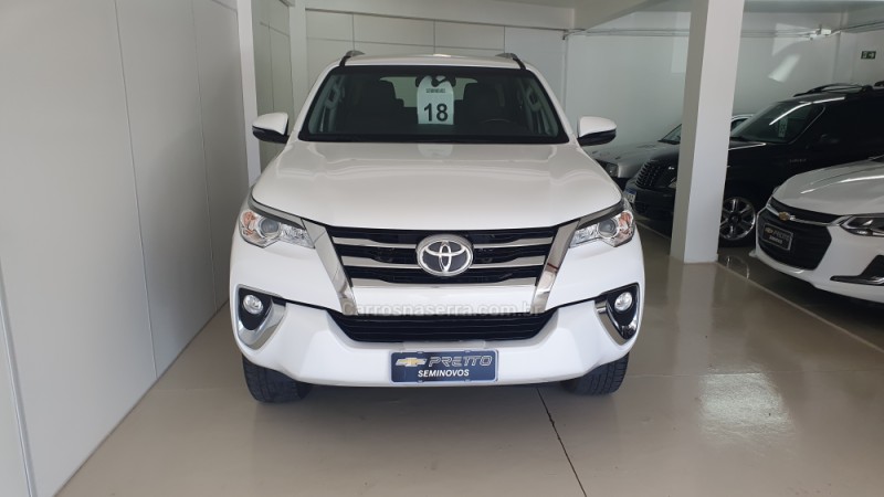 HILUX SW4 2.7 SRV 4X2 16V FLEX 7 LUGARES 4P AUTOMÁTICO - 2018 - ENCANTADO