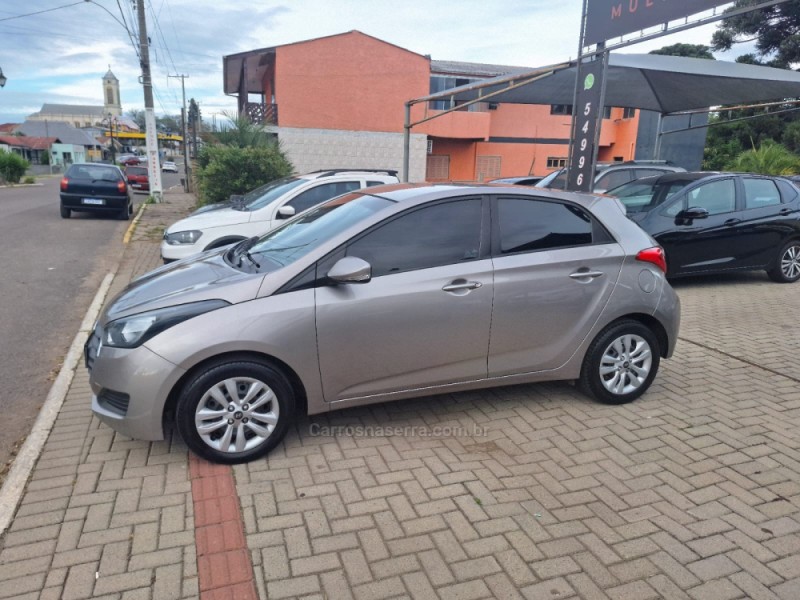 HB20 1.0 COMFORT PLUS 12V FLEX 4P MANUAL - 2017 - CAMBARá DO SUL