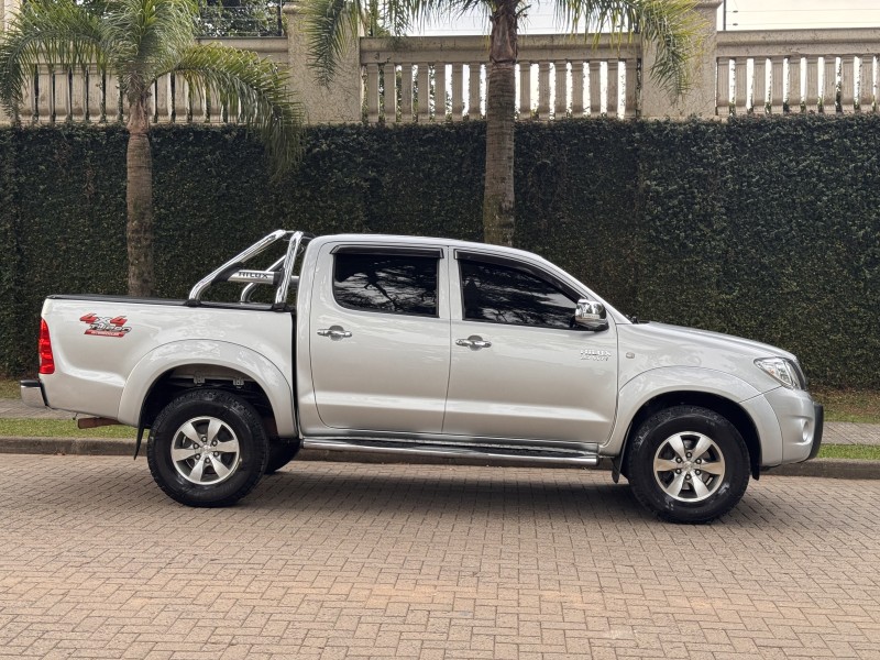 HILUX 2.7 SR 4X2 CD 16V GASOLINA 4P MANUAL - 2009 - CAXIAS DO SUL