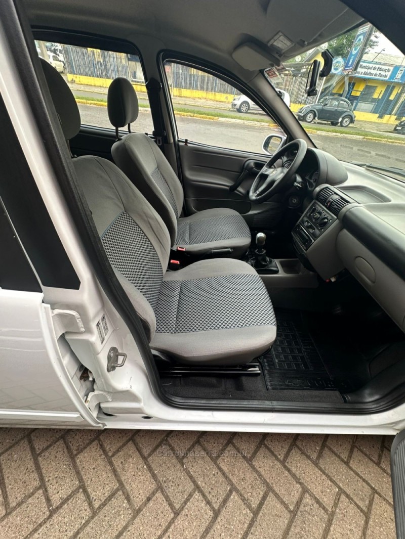 CLASSIC 1.0 MPFI LS 8V GASOLINA 4P MANUAL - 2011 - PAROBé