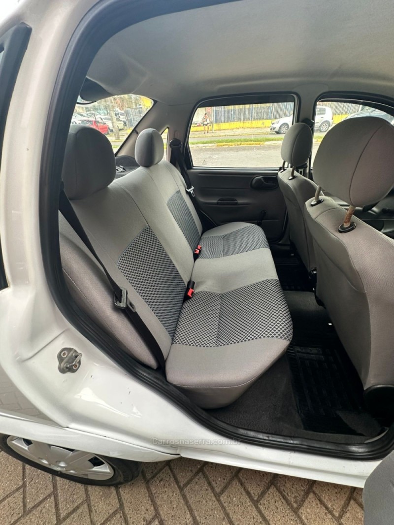 CLASSIC 1.0 MPFI LS 8V GASOLINA 4P MANUAL - 2011 - PAROBé