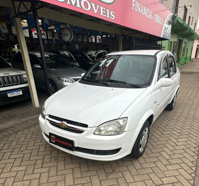 CLASSIC 1.0 MPFI LS 8V GASOLINA 4P MANUAL - 2011 - PAROBé