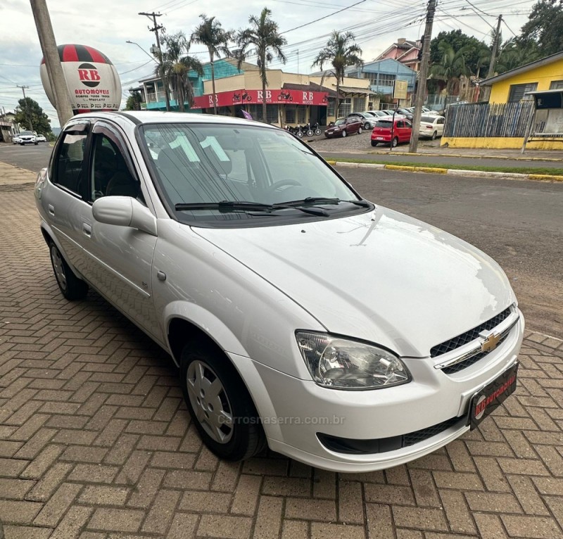 CLASSIC 1.0 MPFI LS 8V GASOLINA 4P MANUAL - 2011 - PAROBé