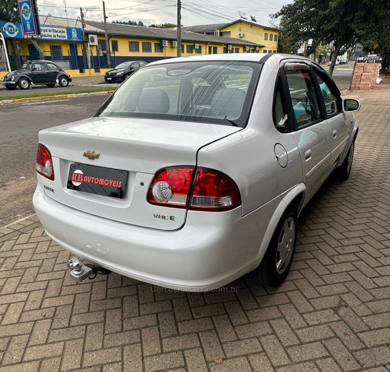 CLASSIC 1.0 MPFI LS 8V GASOLINA 4P MANUAL - 2011 - PAROBé