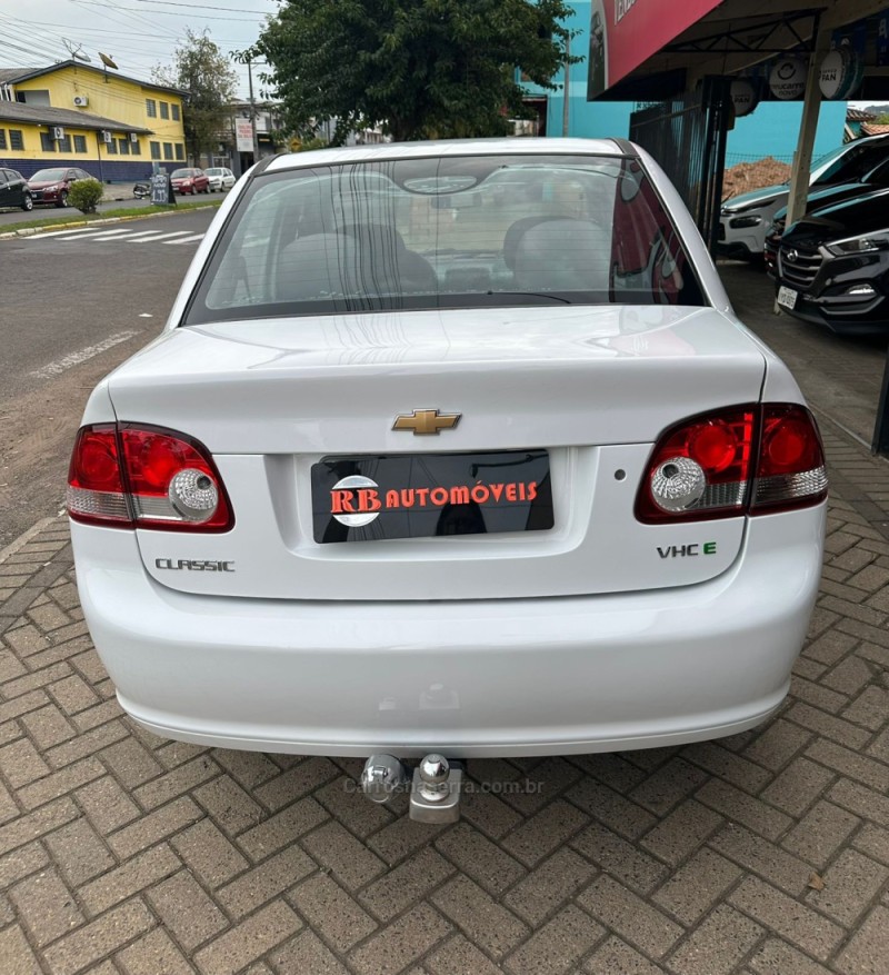 CLASSIC 1.0 MPFI LS 8V GASOLINA 4P MANUAL - 2011 - PAROBé