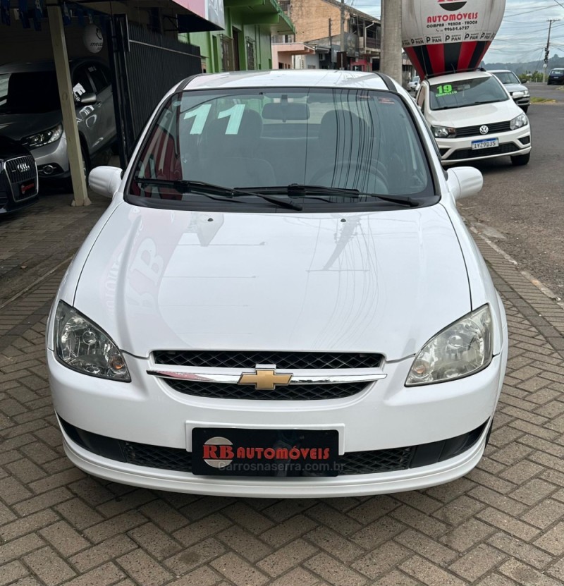 CLASSIC 1.0 MPFI LS 8V GASOLINA 4P MANUAL - 2011 - PAROBé