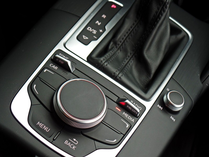 A3 1.4 TFSI SEDAN ATTRACTION 16V GASOLINA 4P S-TRONIC - 2015 - CAXIAS DO SUL