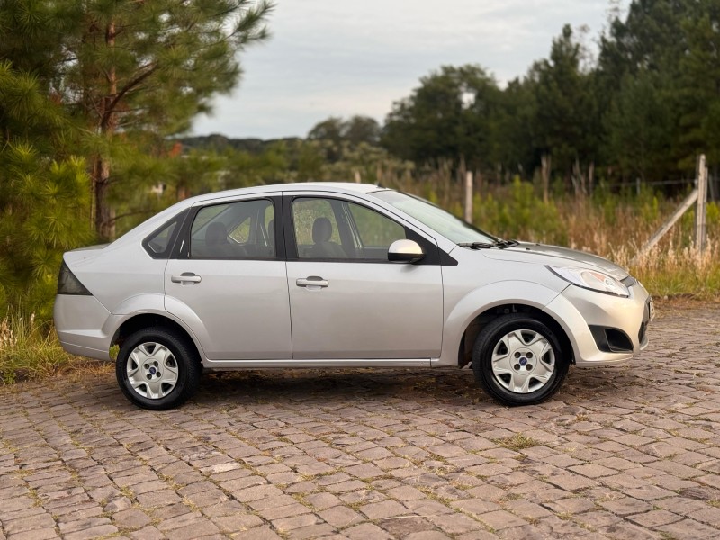 FIESTA 1.6 ROCAM SE SEDAN 8V FLEX 4P MANUAL - 2014 - CAXIAS DO SUL