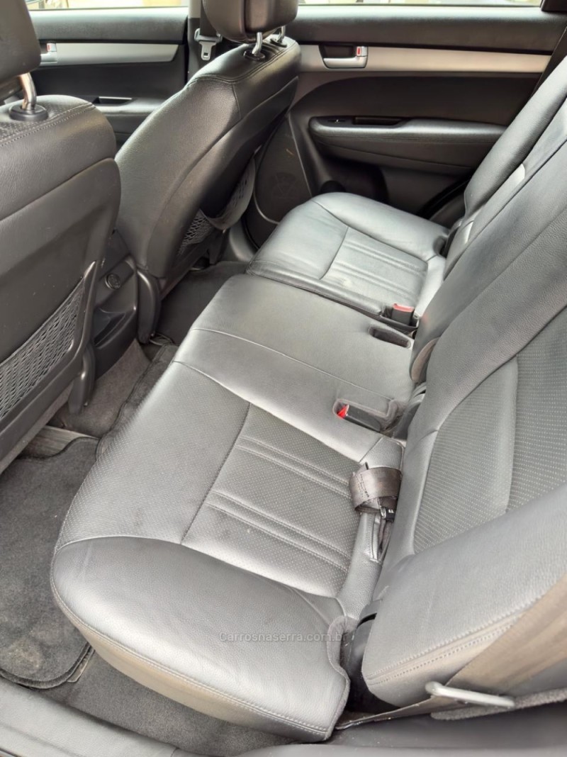 SORENTO 2.4 EX 4X2 16V GASOLINA 4P AUTOMÁTICO - 2015 - LAJEADO