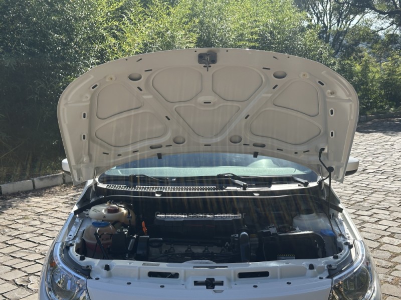 VOYAGE 1.0 MI CITY 8V FLEX 4P MANUAL - 2010 - NOVA PRATA