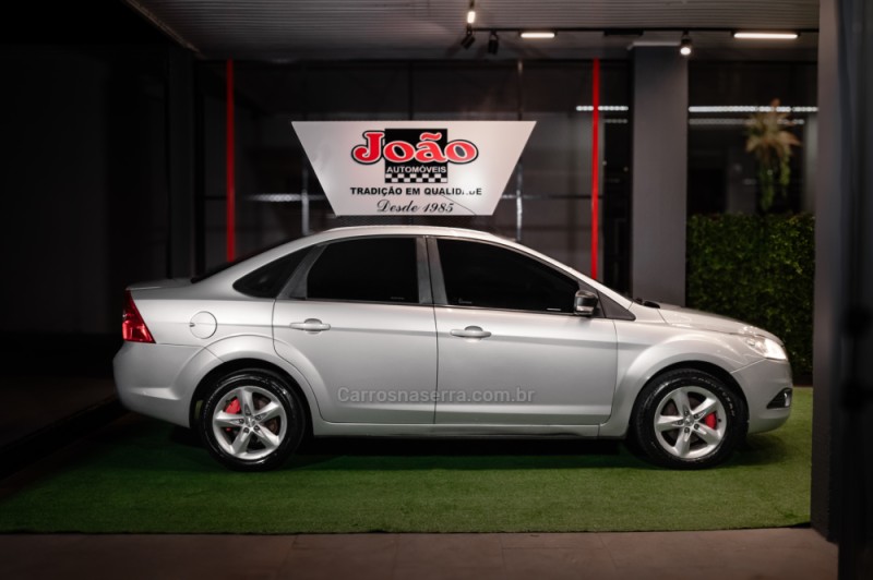 focus 2.0 glx 16v flex 4p automatico 2009 casca