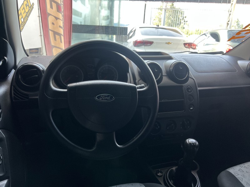 FIESTA 1.6 MPI 8V GASOLINA 4P MANUAL - 2011 - PORTãO