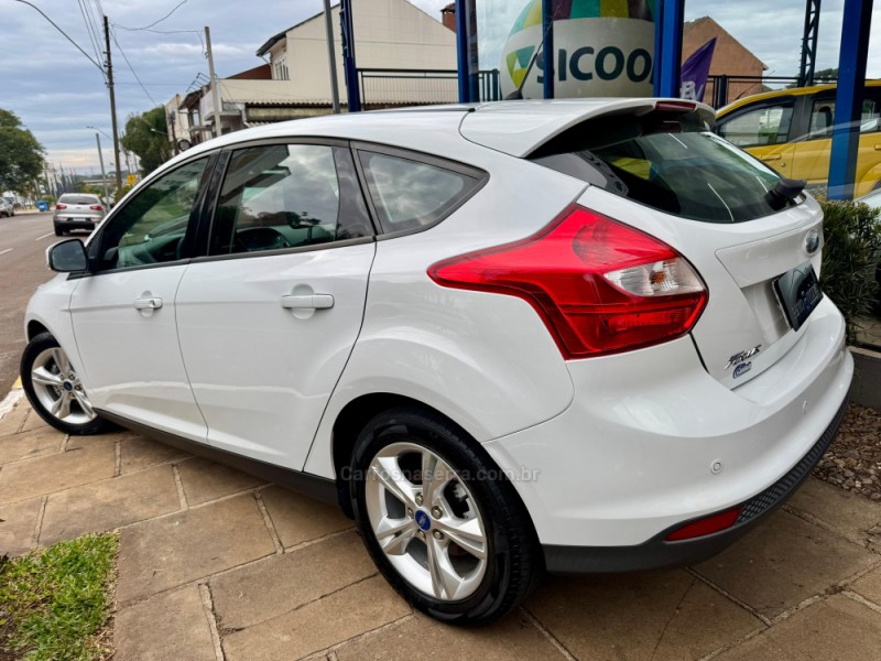 FOCUS 1.6 SE HATCH 16V FLEX 4P AUTOMÁTICO - 2015 - LAGOA VERMELHA