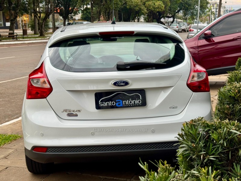 FOCUS 1.6 SE HATCH 16V FLEX 4P AUTOMÁTICO - 2015 - LAGOA VERMELHA