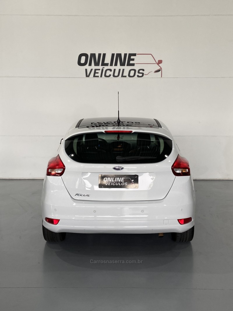 FOCUS 1.6 SE PLUS 16V FLEX 4P MANUAL - 2016 - FARROUPILHA