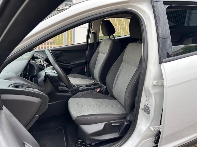 FOCUS 2.0 SE SEDAN 16V FLEX 4P AUTOMÁTICO - 2015 - VENâNCIO AIRES