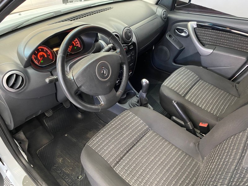 SANDERO 1.6 PRIVILÉGE 8V FLEX 4P MANUAL - 2013 - CAXIAS DO SUL