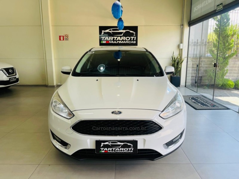 FOCUS 2.0 SE FASTBACK 16V FLEX 4P AUTOMÁTICO - 2016 - CAXIAS DO SUL
