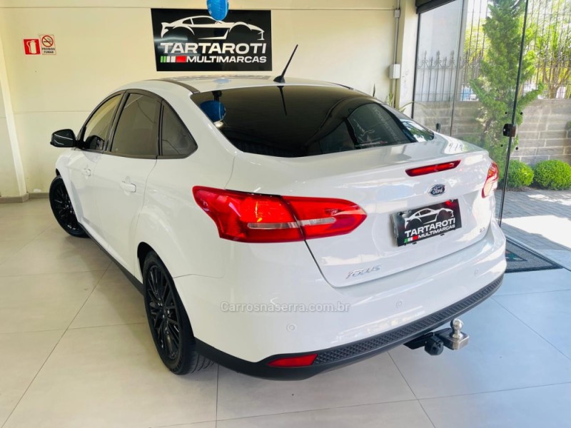FOCUS 2.0 SE FASTBACK 16V FLEX 4P AUTOMÁTICO - 2016 - CAXIAS DO SUL