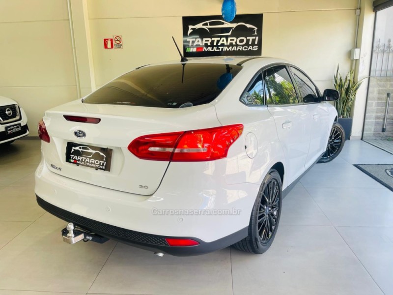 FOCUS 2.0 SE FASTBACK 16V FLEX 4P AUTOMÁTICO - 2016 - CAXIAS DO SUL