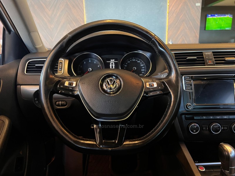 JETTA 1.4 16V TSI COMFORTLINE GASOLINA 4P TIPTRONIC - 2017 - CAMPO BOM