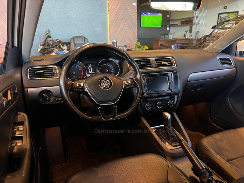 JETTA 1.4 16V TSI COMFORTLINE GASOLINA 4P TIPTRONIC - 2017 - CAMPO BOM