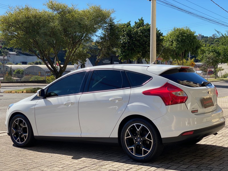 FOCUS 2.0 SE HATCH 16V FLEX 4P AUTO - 2014 - CAXIAS DO SUL