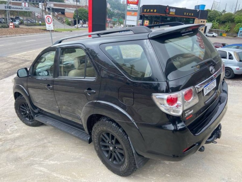 HILUX SW4 3.0 SRV 4X4 7 LUGARES 16V TURBO INTERCOOLER DIESEL 4P AUTOMÁTICO - 2013 - CAXIAS DO SUL