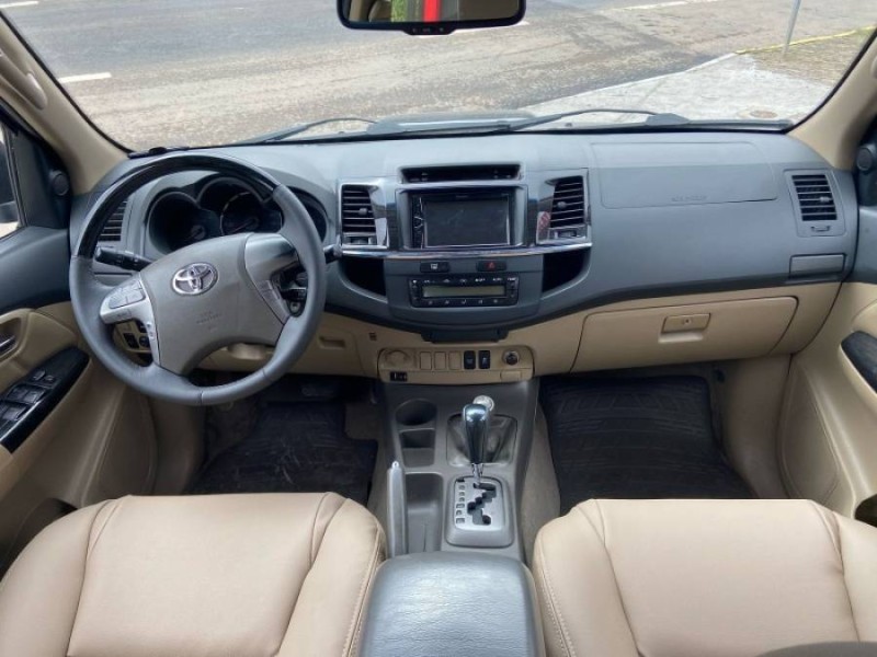 HILUX SW4 3.0 SRV 4X4 7 LUGARES 16V TURBO INTERCOOLER DIESEL 4P AUTOMÁTICO - 2013 - CAXIAS DO SUL