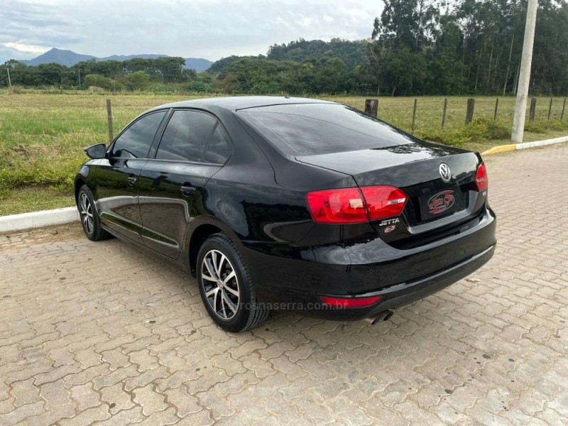 JETTA 2.0 COMFORTLINE FLEX 4P TIPTRONIC - 2012 - CANDELáRIA