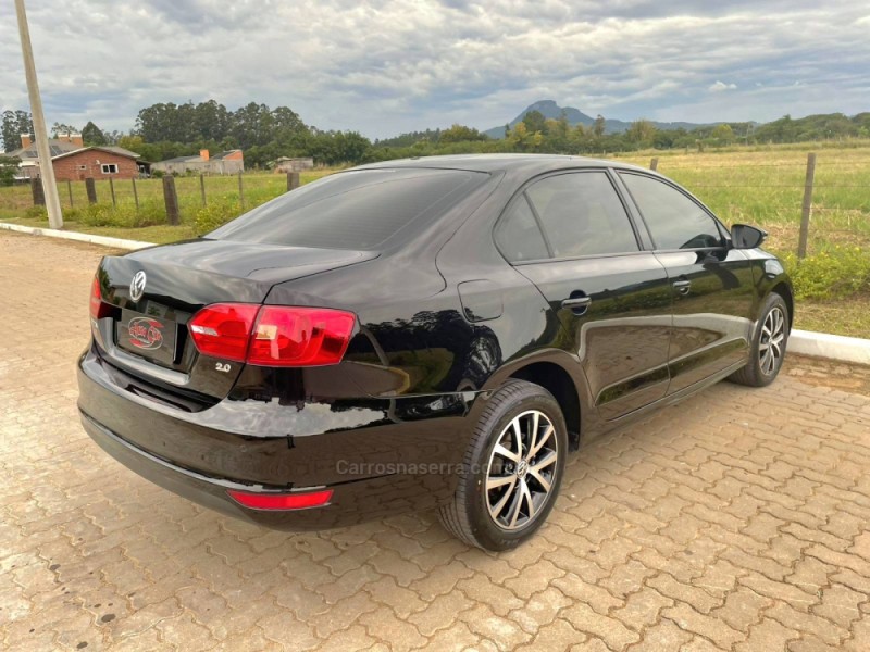 JETTA 2.0 COMFORTLINE FLEX 4P TIPTRONIC - 2012 - CANDELáRIA