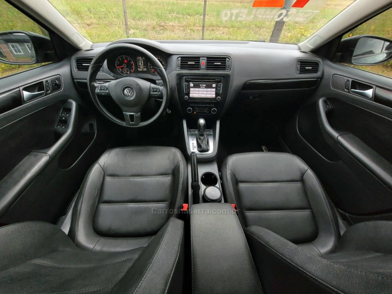 JETTA 2.0 COMFORTLINE FLEX 4P TIPTRONIC - 2012 - CANDELáRIA