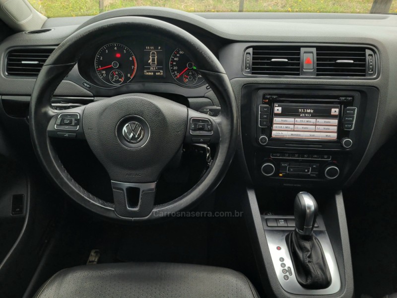 JETTA 2.0 COMFORTLINE FLEX 4P TIPTRONIC - 2012 - CANDELáRIA