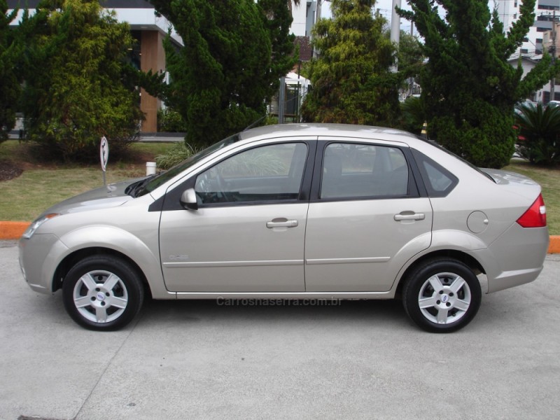 FIESTA 1.6 MPI CLASS SEDAN 8V FLEX 4P MANUAL - 2010 - CAXIAS DO SUL