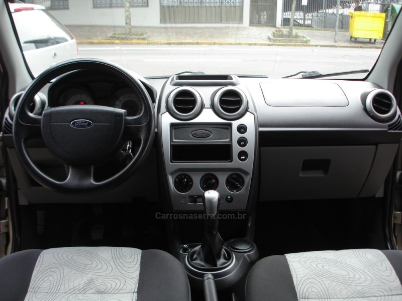 FIESTA 1.6 MPI CLASS SEDAN 8V FLEX 4P MANUAL - 2010 - CAXIAS DO SUL