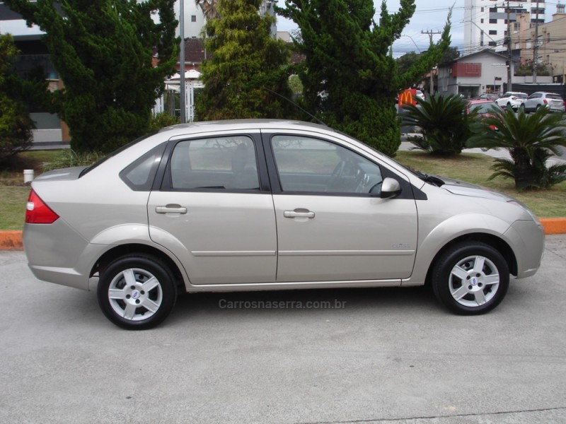 FIESTA 1.6 MPI CLASS SEDAN 8V FLEX 4P MANUAL - 2010 - CAXIAS DO SUL