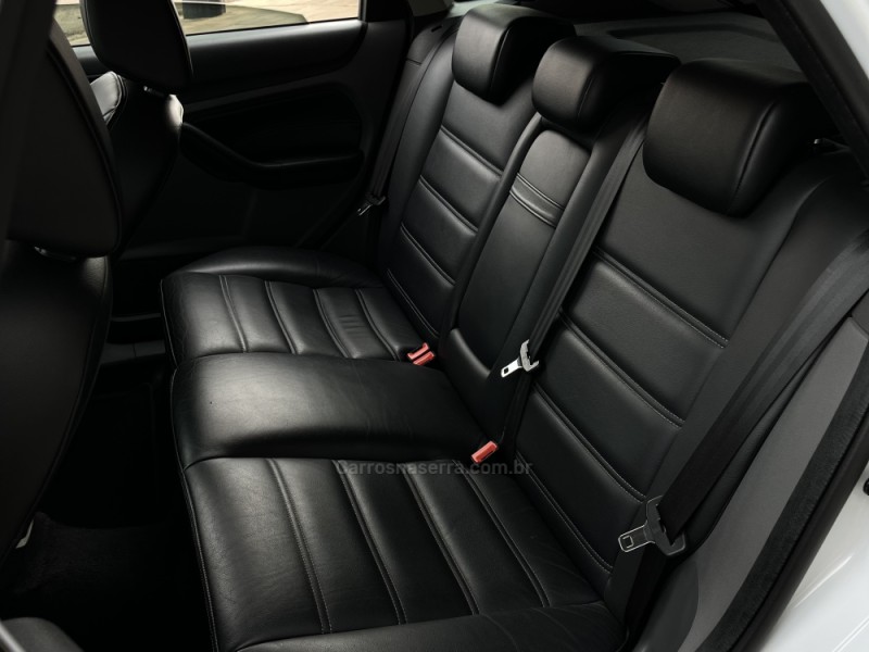 FOCUS 2.0 TITANIUM HATCH 16V FLEX 4P MANUAL - 2012 - VACARIA