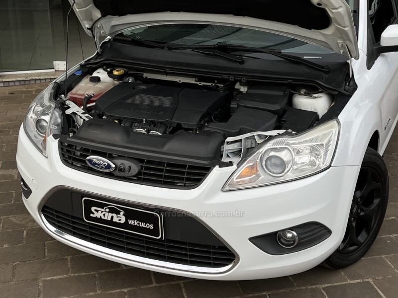 FOCUS 2.0 TITANIUM HATCH 16V FLEX 4P MANUAL - 2012 - VACARIA