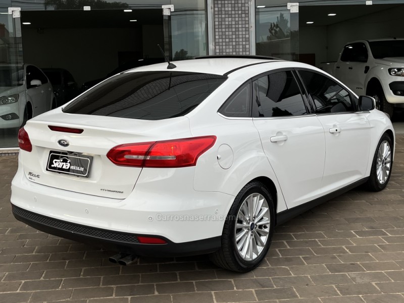 FOCUS 2.0 TITANIUM PLUS 16V FLEX 4P AUTOMÁTICO - 2018 - VACARIA